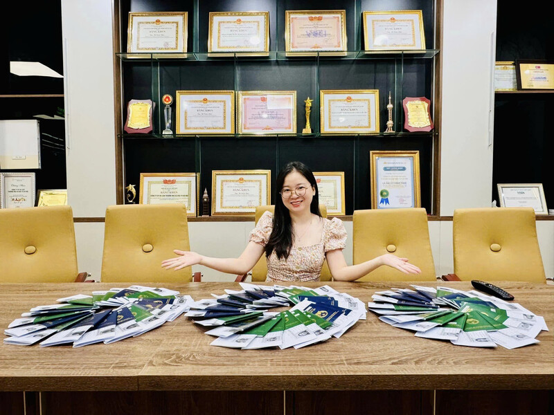 Dịch vụ hộ chiếu nhanh là hình thức hỗ trợ người dân hoàn thiện hồ sơ, đặt lịch, nộp hồ sơ và theo dõi tiến độ để rút ngắn thời gian cấp hộ chiếu so với tự làm thông thường